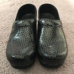 Dansko black shoes